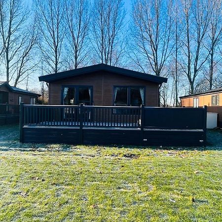 Loki'S Retreat Lodge With Hot Tub York Bagian luar foto