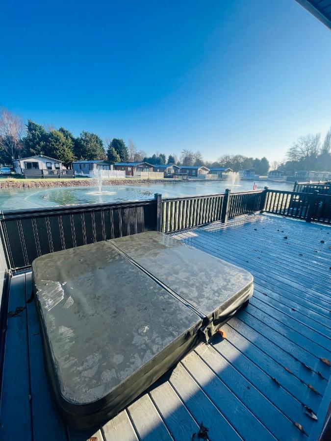 Loki'S Retreat Lodge With Hot Tub York Bagian luar foto