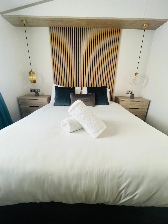 Loki'S Retreat Lodge With Hot Tub York Bagian luar foto