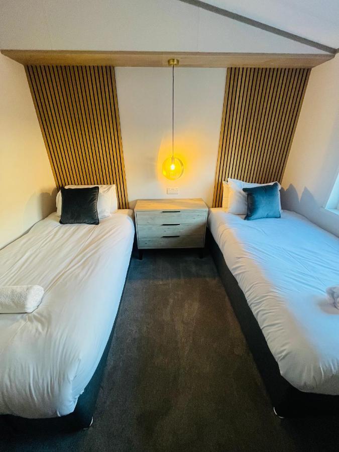 Loki'S Retreat Lodge With Hot Tub York Bagian luar foto