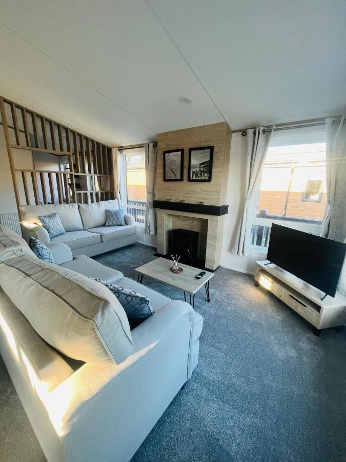 Loki'S Retreat Lodge With Hot Tub York Bagian luar foto
